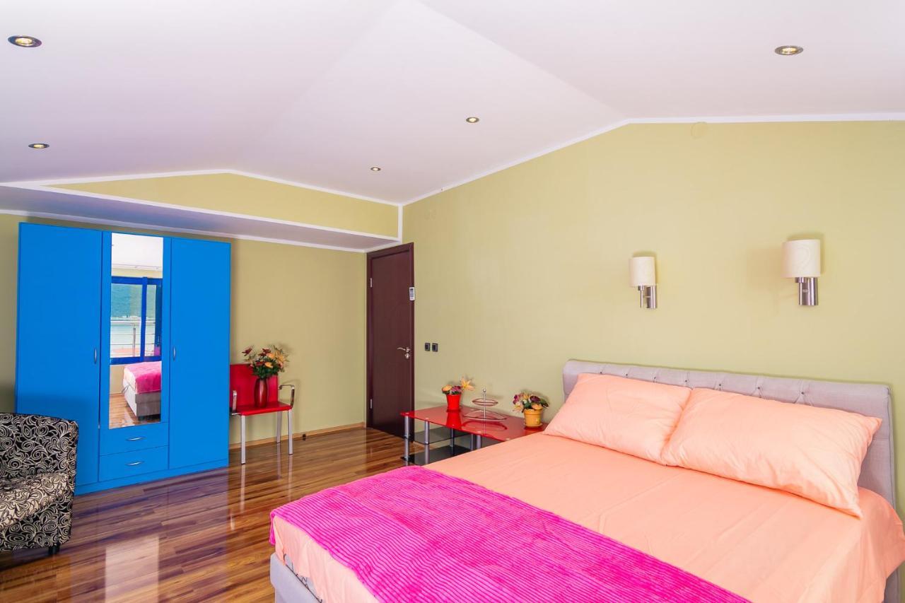 Villa Sea-N-Sun, 7 Bedrooms & Pool, Nearby Portonovi Marina. Ðenovići 외부 사진